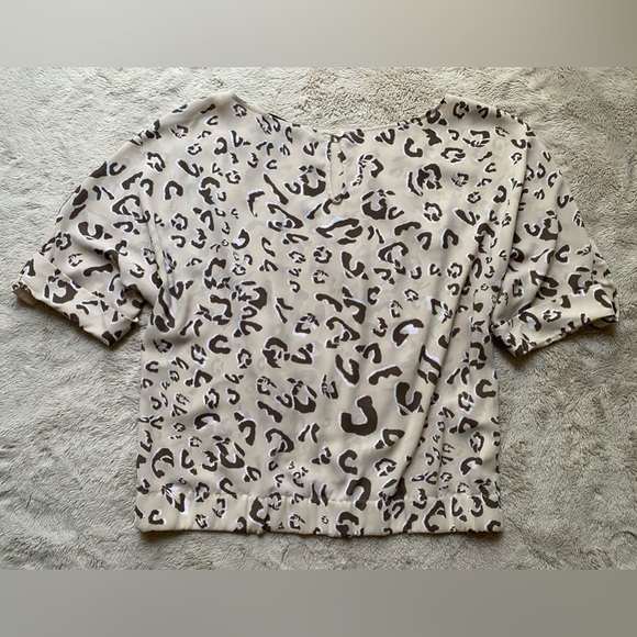 BCBG MaxAzria Jayne Leopard Blouse 🐾 - Picture 7 of 10